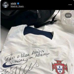 Le cadeau de Cristiano Ronaldo (c) Dr